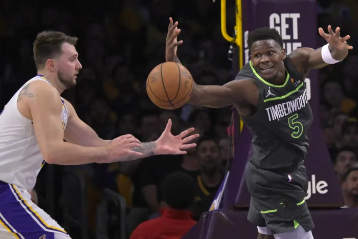 NBA直播新星对决：爱德华兹与东契奇的冠军之路谁更光明？